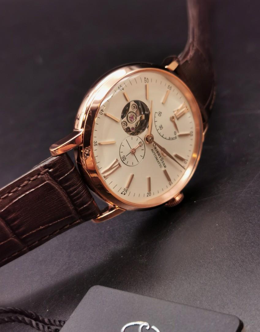 Orient Automatic （分類：手錶）位於 Hong Kong。 由 no.7watch 提交（商品編號 1191523153，圖片 3）。簡介： ORIENT STAR Semi Skeleton Automatic RE-AV0001S00B 玫瑰金色調不銹鋼錶殼 真皮皮錶帶 日本自動機芯～F6F42 礦物水晶玻璃錶面 香檳色錶盤 動力儲備顯示 透視底蓋 蝴蝶型帶扣表扣 50M防水 近似錶殼直徑：40mm 近似錶殼厚度：13mm 有原裝盒說明書吊牌及收據一年保用 荔枝角或佐敦交收有門市 現金價 HKD2998😎 有意者請 whatsapp or signal 9669 9429查詢 Welcome wholesale & retail。