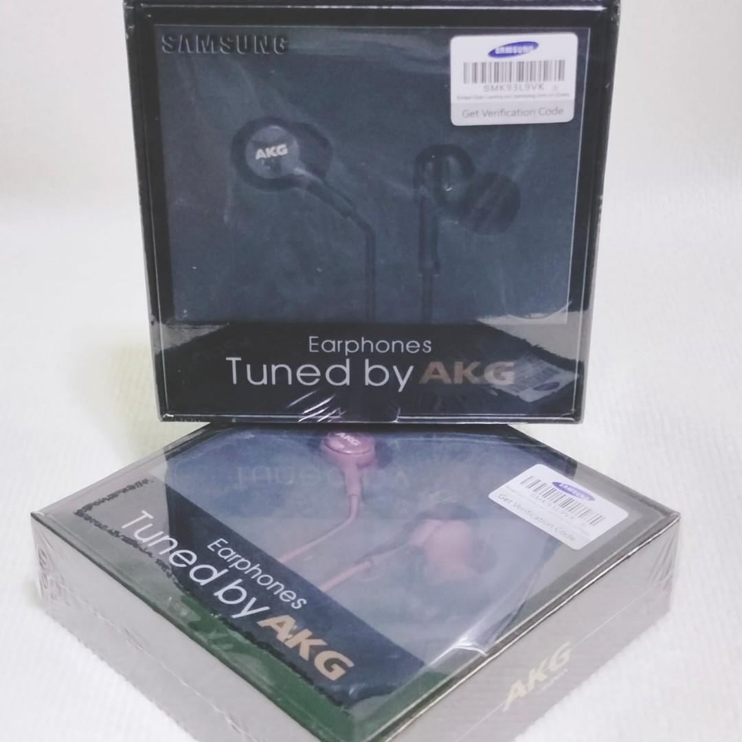 Original Samsung AKG Headset (Category: Earphones) located in Paranaque City. Submitted by audioaddict0517 (Listing ID 1191501674, Image 2). Description: Pricelist 😉 3.55 MM jack - 550 pesos Type C - 650 pesos.