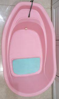 Preloved baby bath tub and seat support with drain