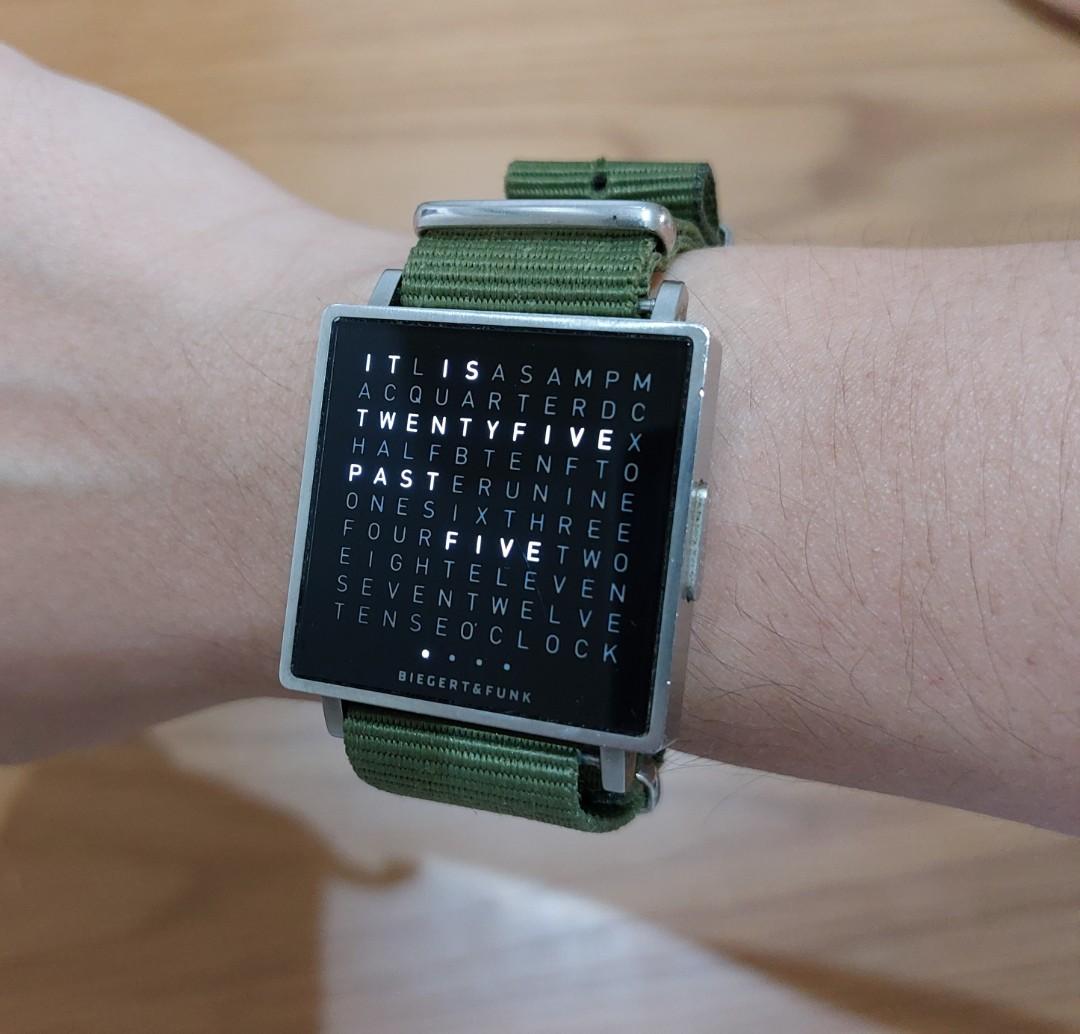 Qlocktwo W39 Black Edition