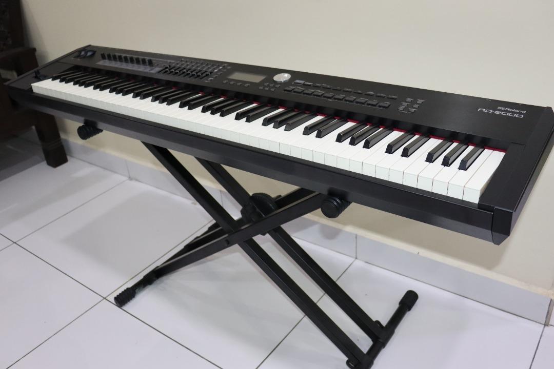 Roland RD2000 88key flagship Stage Piano, Hobbies & Toys, Music