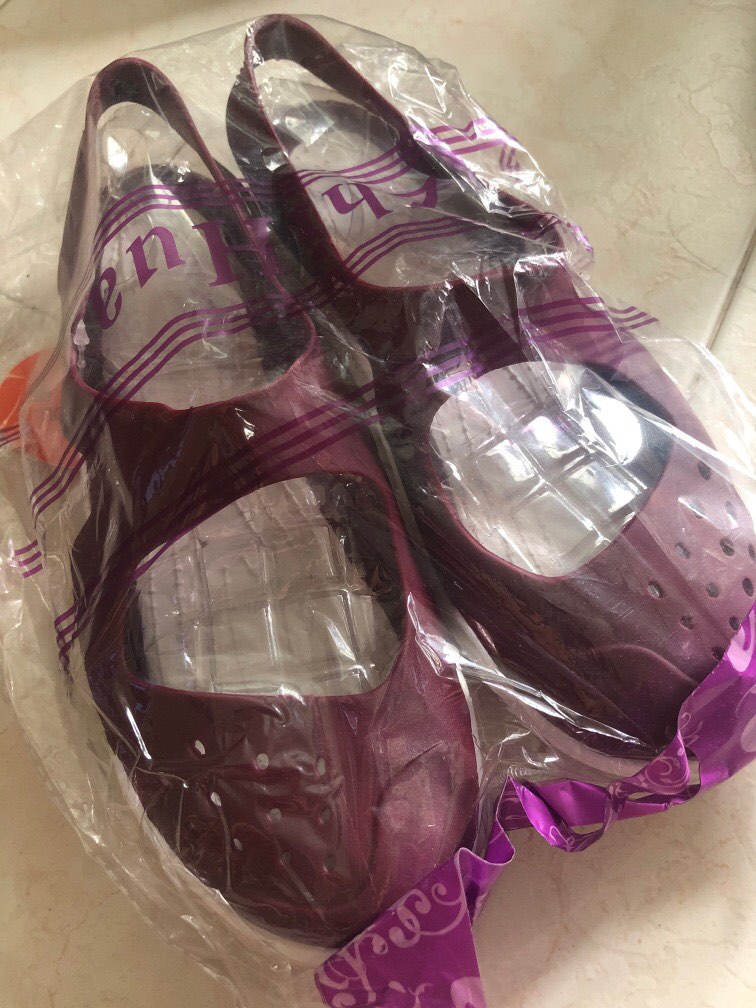 latest rubber shoes for ladies