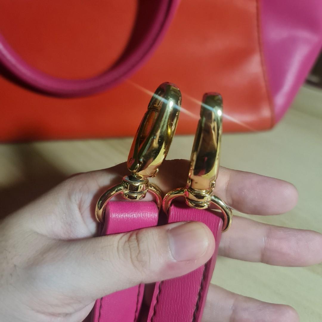 Samantha Vega Bag (Category: Luxury Bags & Wallets) located in Pasig City. Submitted by aikee7796 (Listing ID 1191537351, Image 3). Description: Please see pics. signs of usage.