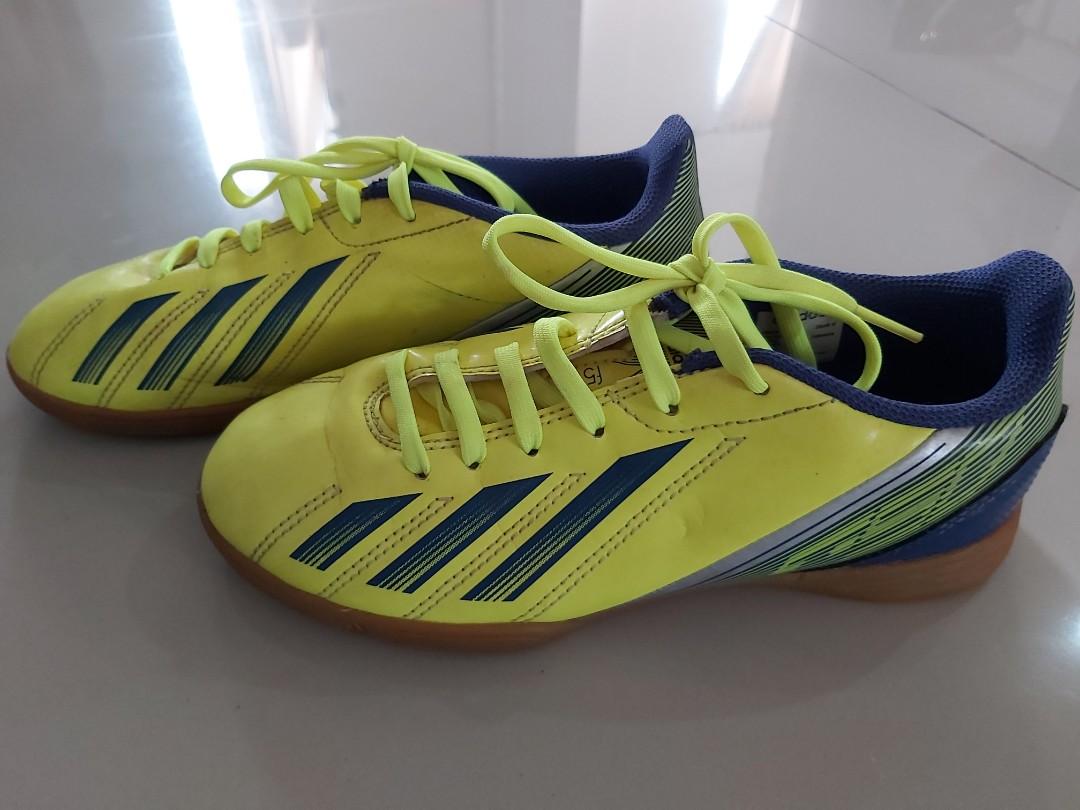 sepatu futsal anak