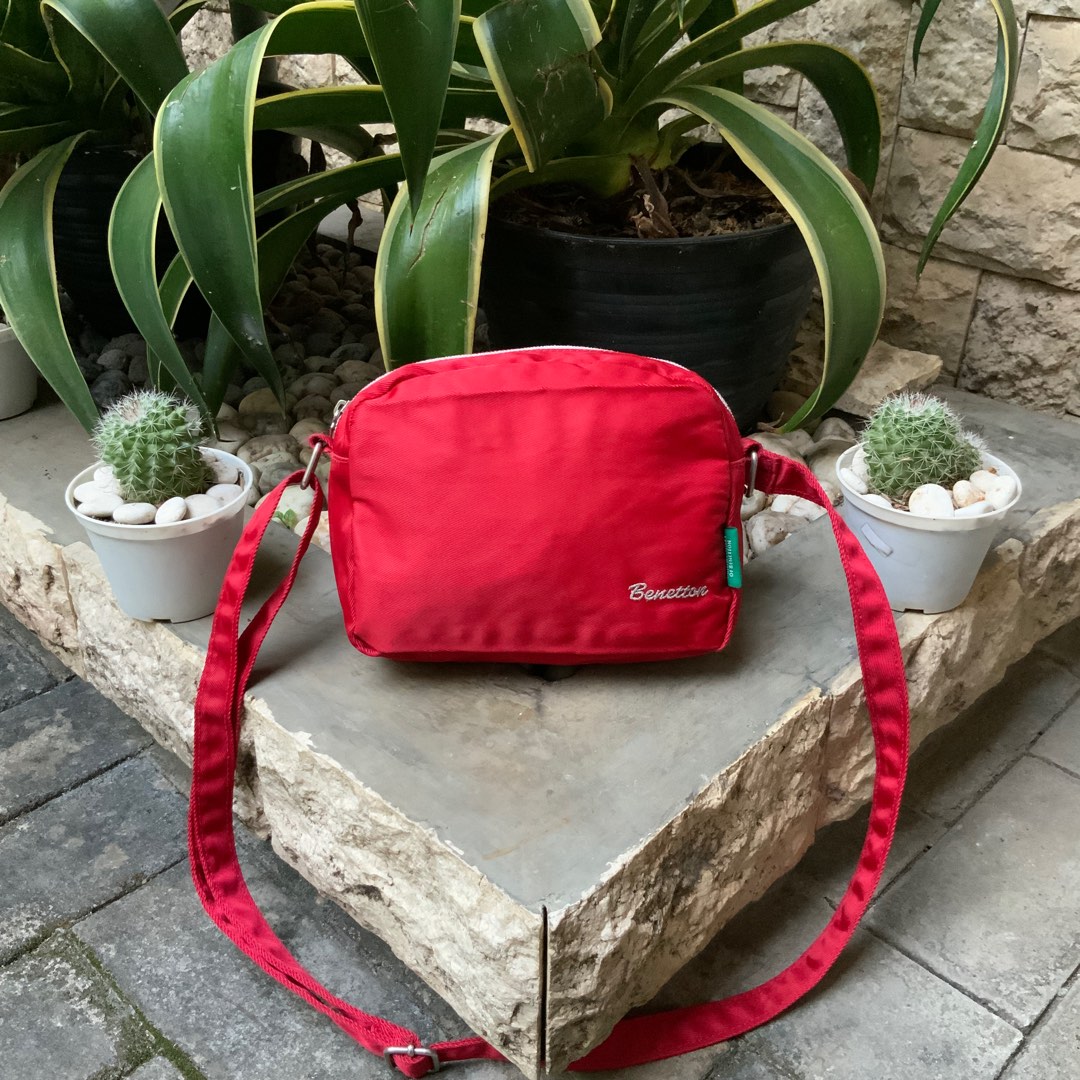 UNITED COLORS OF BENETTON UCB MINI SLING BAG RED, Fesyen Pria, Tas