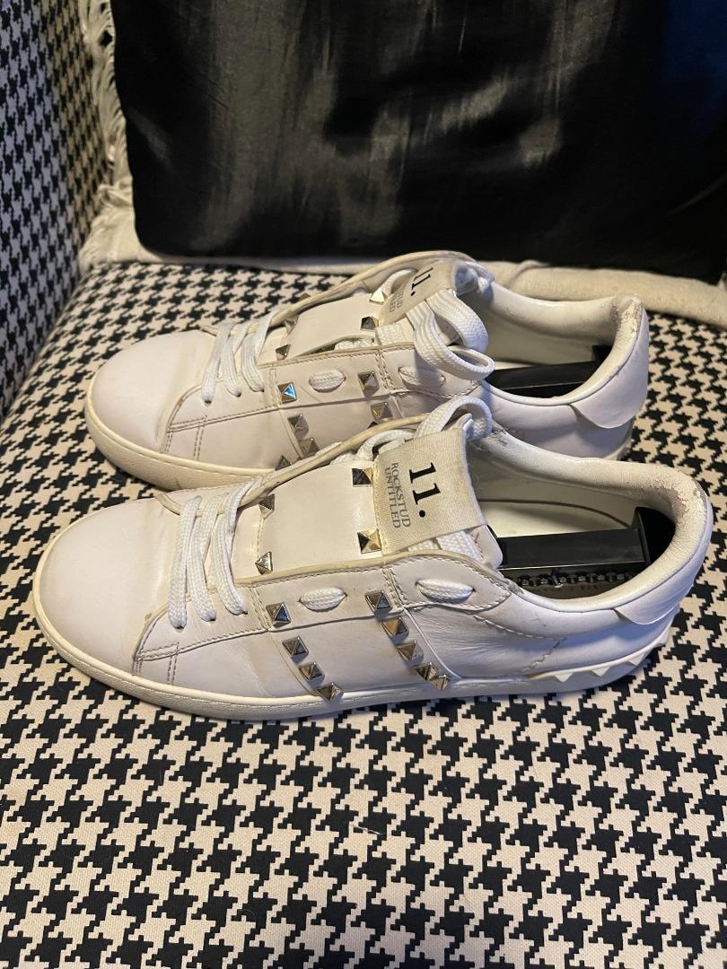 VALENTINO スタッズ付き ブラックスニーカー 11 rockstud untitled 11 – Backtrack Boys