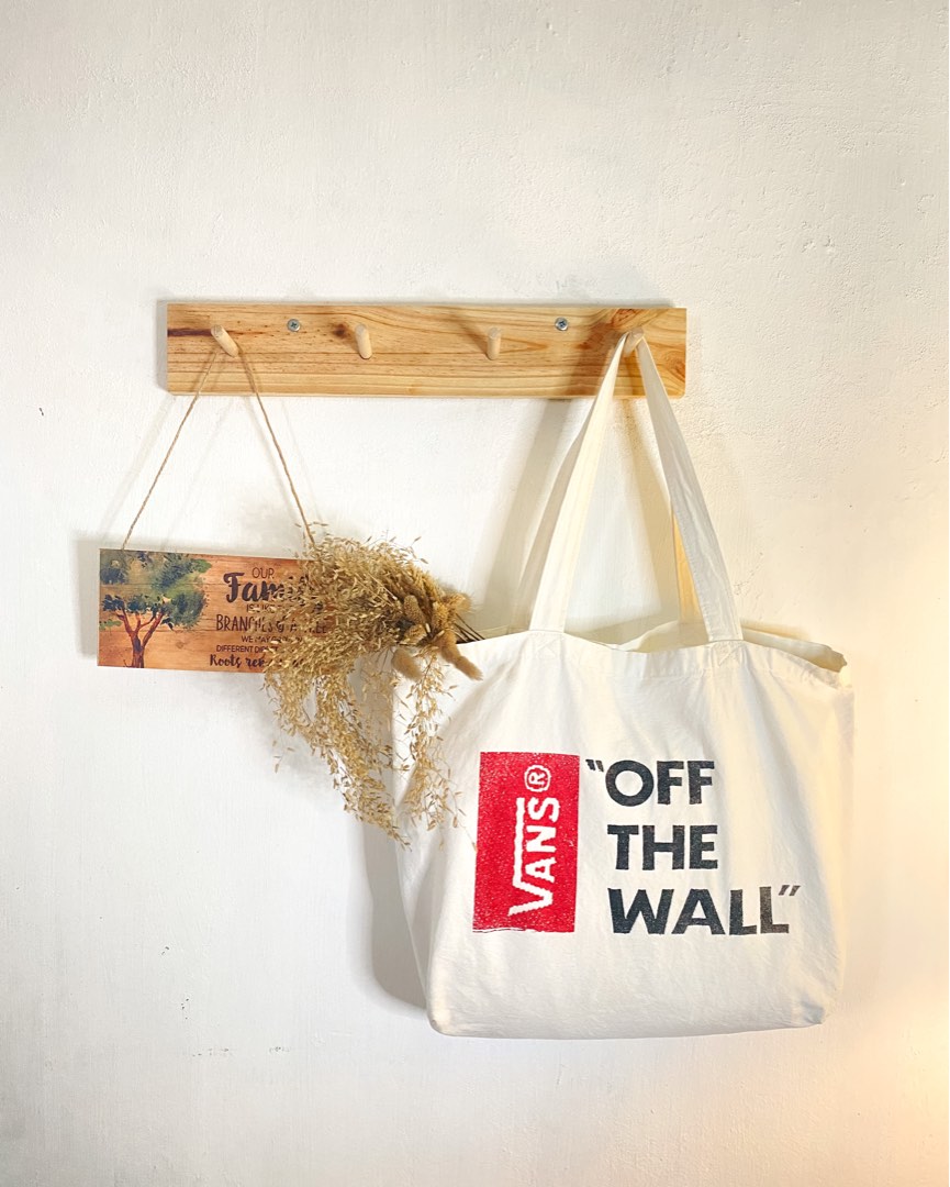Tote bag vans clearance off the wall