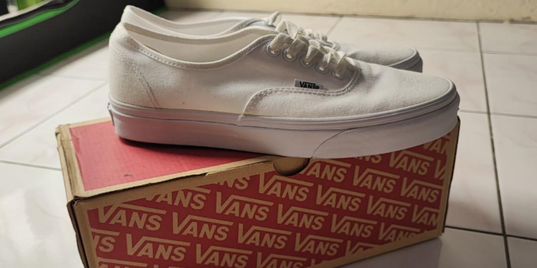 Vans shoes USED LIKE NEW Men s Fashion Footwear Casual shoes