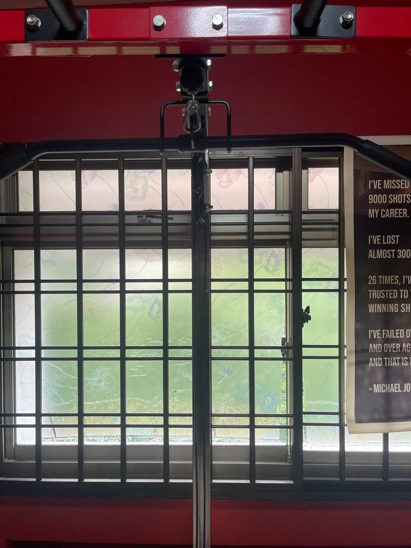 Weight Training Rack Chinup / Squat / Bench Press / Lat attachment