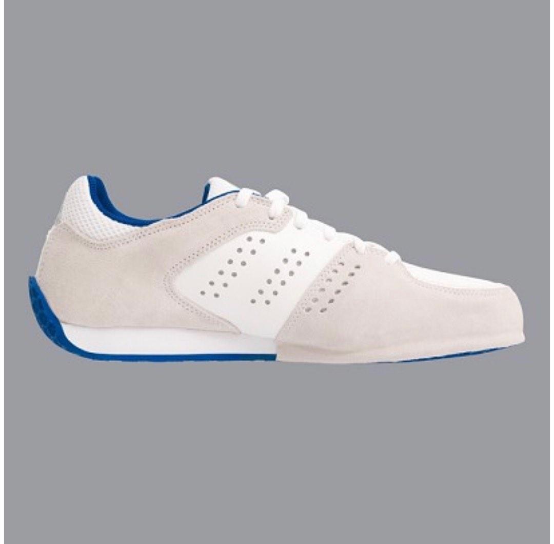100% New Adidas Garde fencing (BLUE), 鞋, 波鞋- Carousell