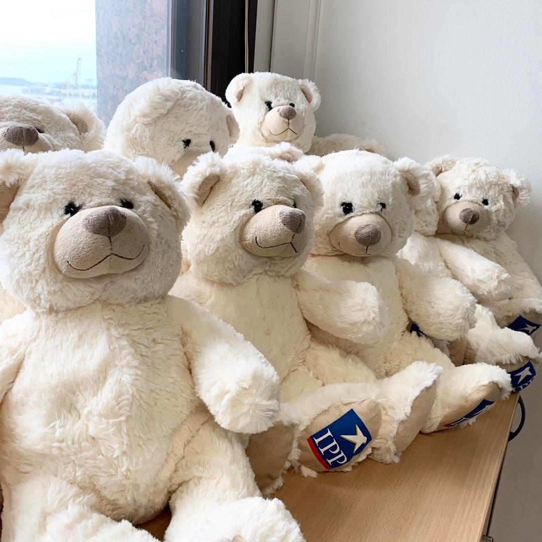 large toy teddy bears