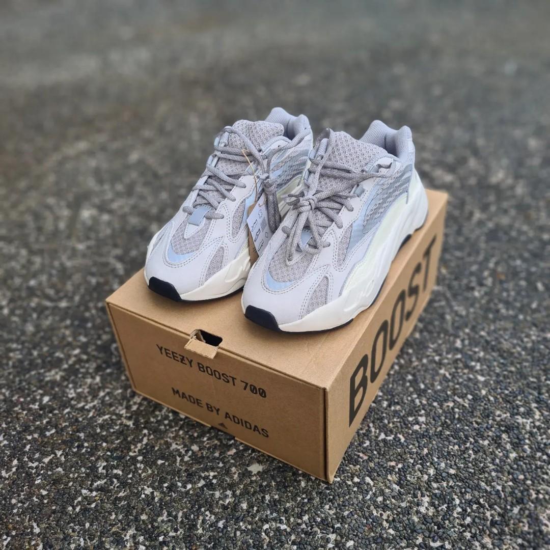 Yeezy boost deals 700 size 6.5