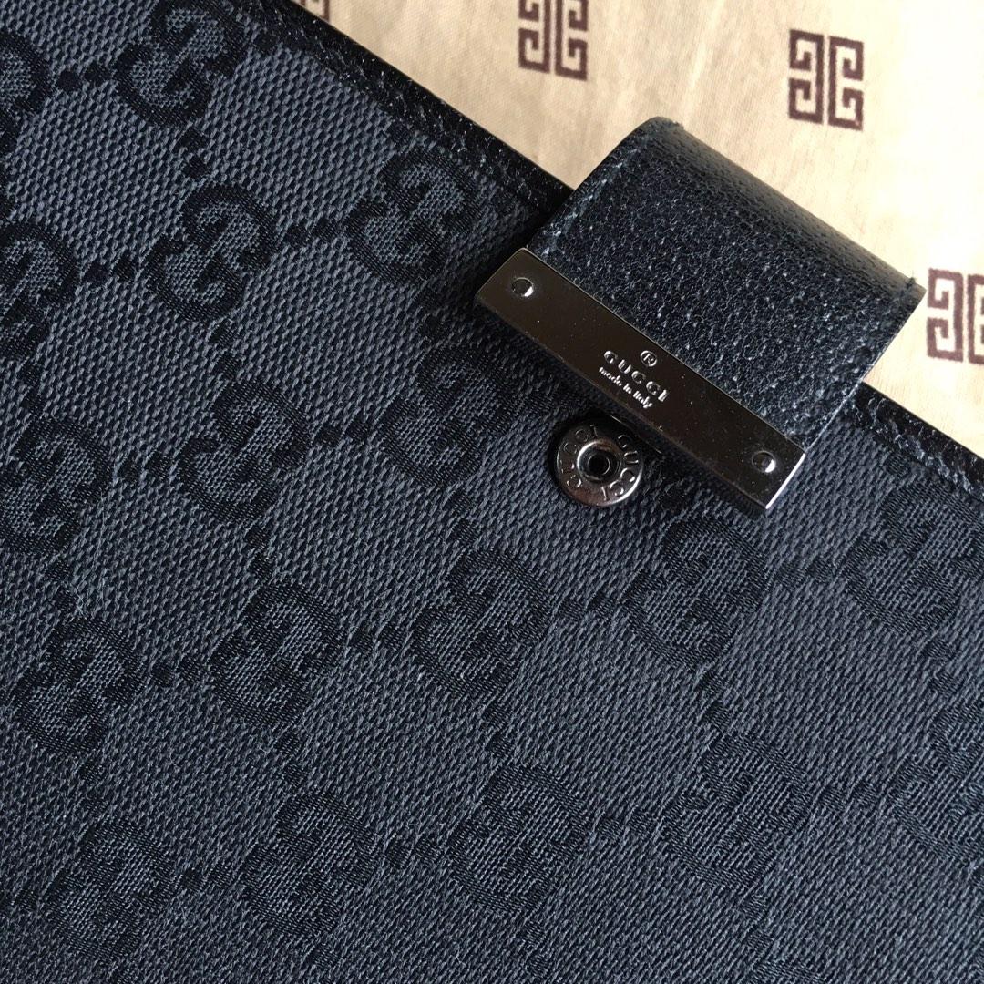 Authentic GUCCI Monogram GM Agenda (Category: Luxury Bags & Wallets) located in Quezon City. Submitted by thingsforless (Listing ID 1188241955, Image 2). Description: Authentic Gucci Ring Agenda GM GM / Large size Silver rings Black Gucci Monogram Canvas No major flaws to mention just minimal signs of usage Rank A Gucci stamp and date code/ serial intact No peelings / sticky pockets No discoloration No inclusions except Gucci inserts. Kindly Chec