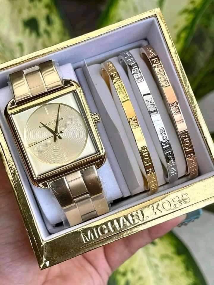 Authentic Michael Kors Set watch with 3 bangles