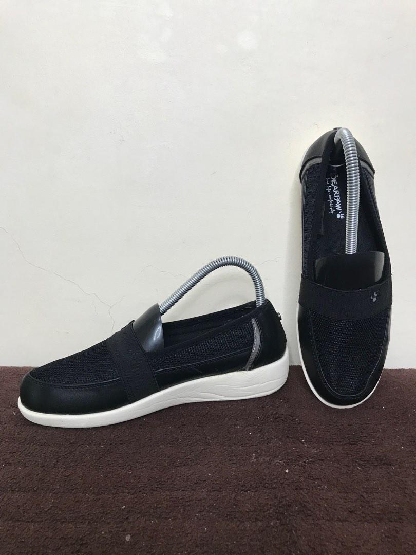 Bearpaw slip on top