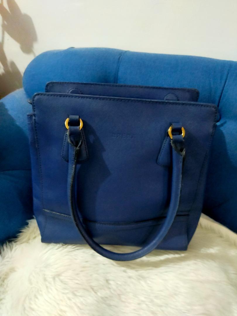 Brera shoulder bag/handbag document bag (Category: Luxury Bags & Wallets) located in Manila. Submitted by brhienlareza (Listing ID 1188206208, Image 1). Description: Preloved Brera shoulder/handbag Can be used as laptop/document bag.