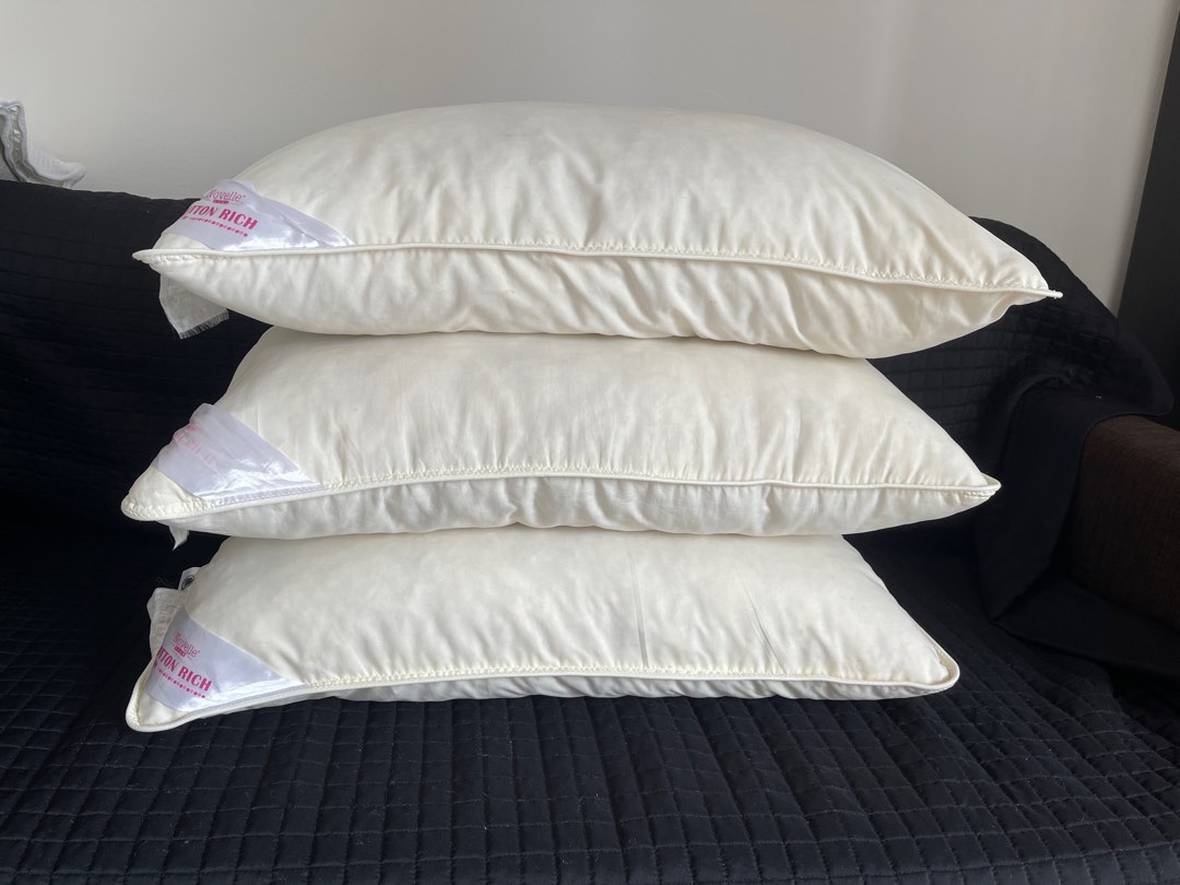 Novelle cotton rich top pillow