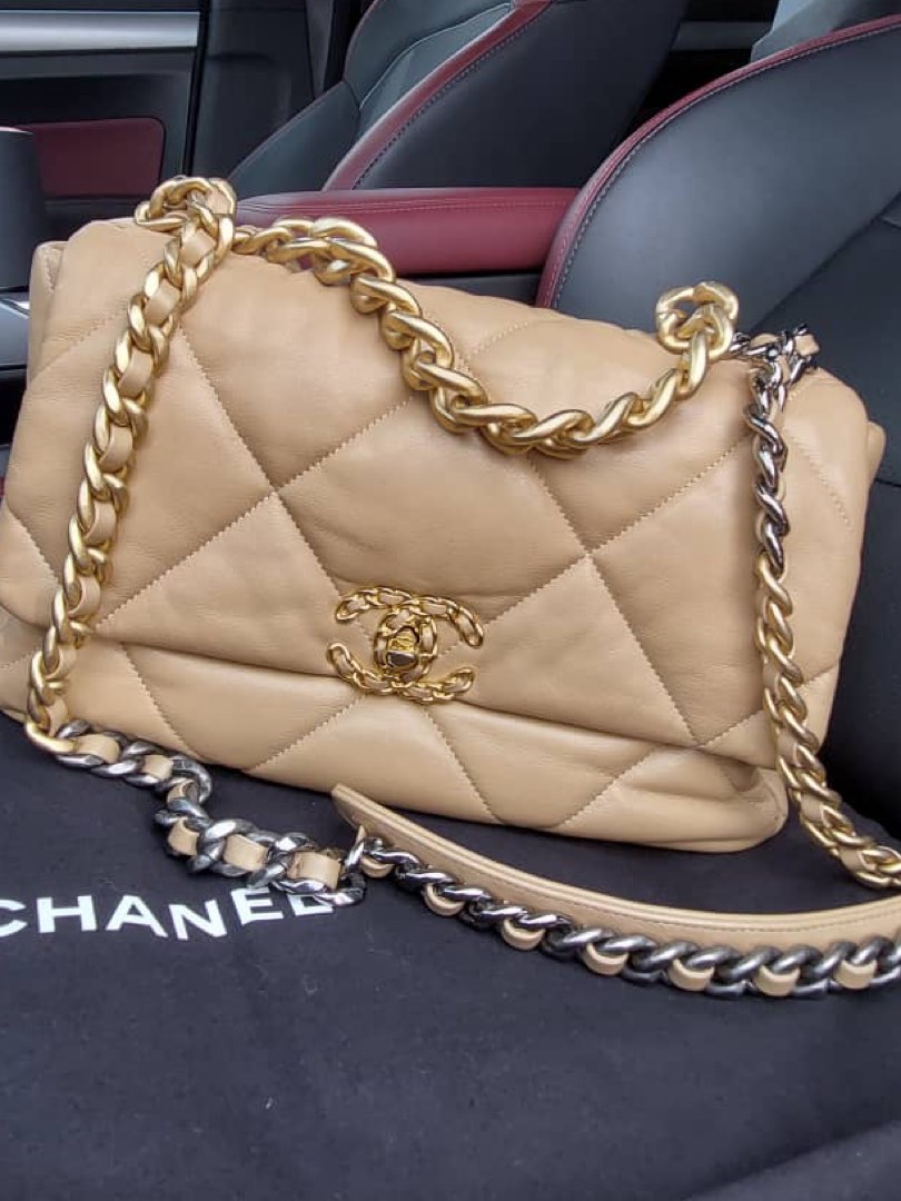Chanel 19 medium 30cm beige