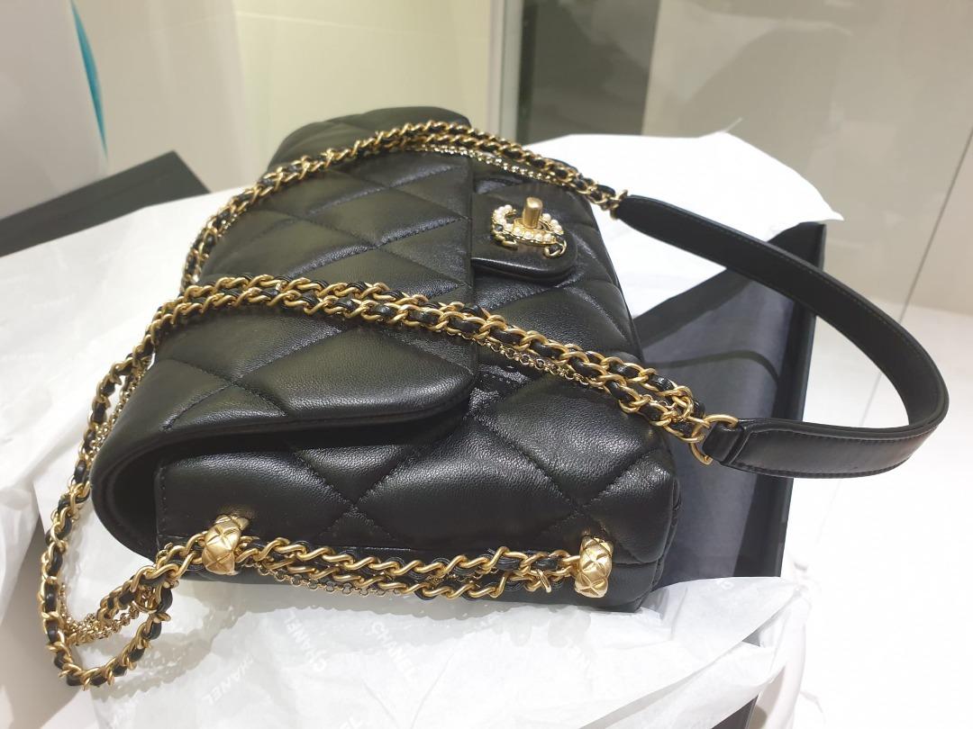 Chanel flap bag with pearl and woven chain cc logo (authentic)