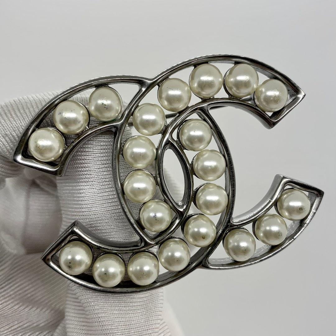 CHANEL CRYSTAL PEARL BROOCH, Women's Fashion, Jewelry & Organisers, Brooches  on Carousell