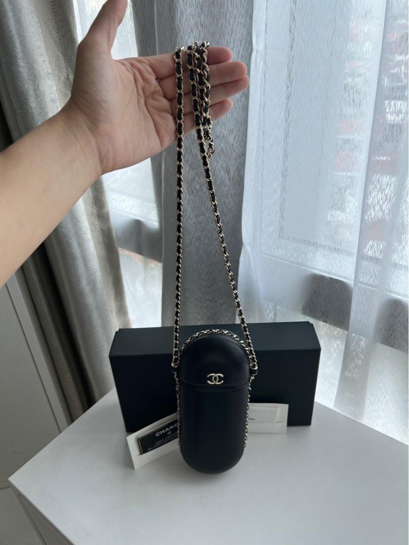 Chanel chain around phone holder deals