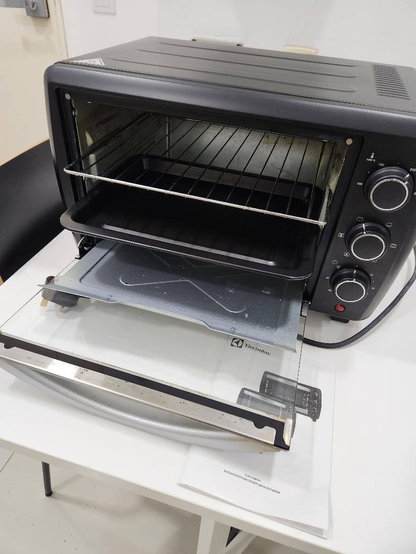 Electrolux Toaster Oven (model EOT4805K), TV & Home Appliances, Kitchen