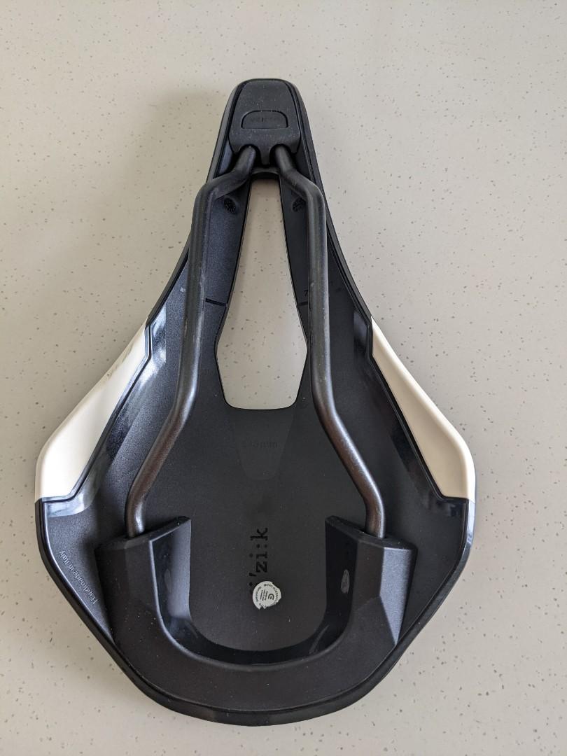 fi'zik Argo Road Bike Saddle, Sports Equipment, Bicycles & Parts