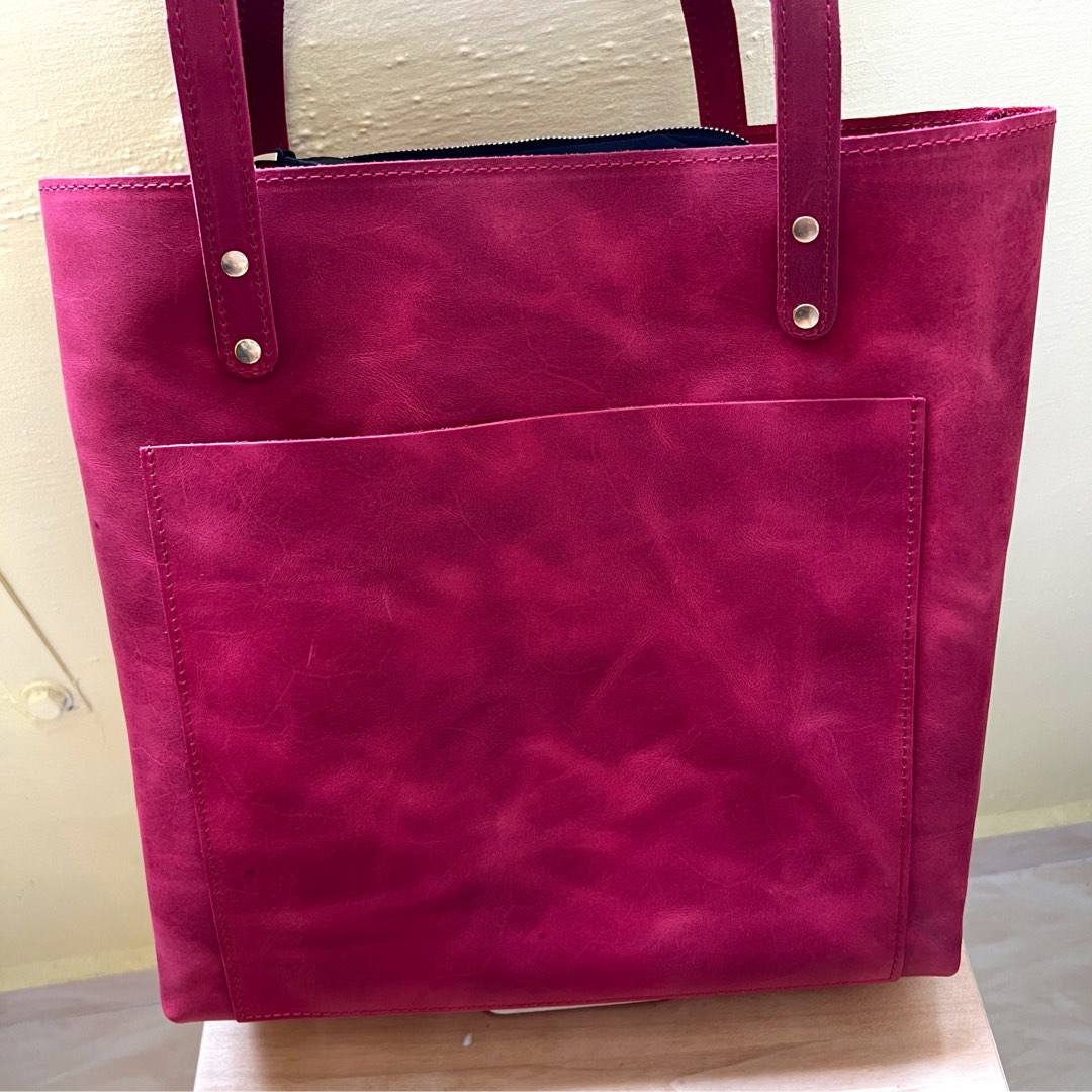 Red Apple Print Pattern Leather Tote Bag main image 0