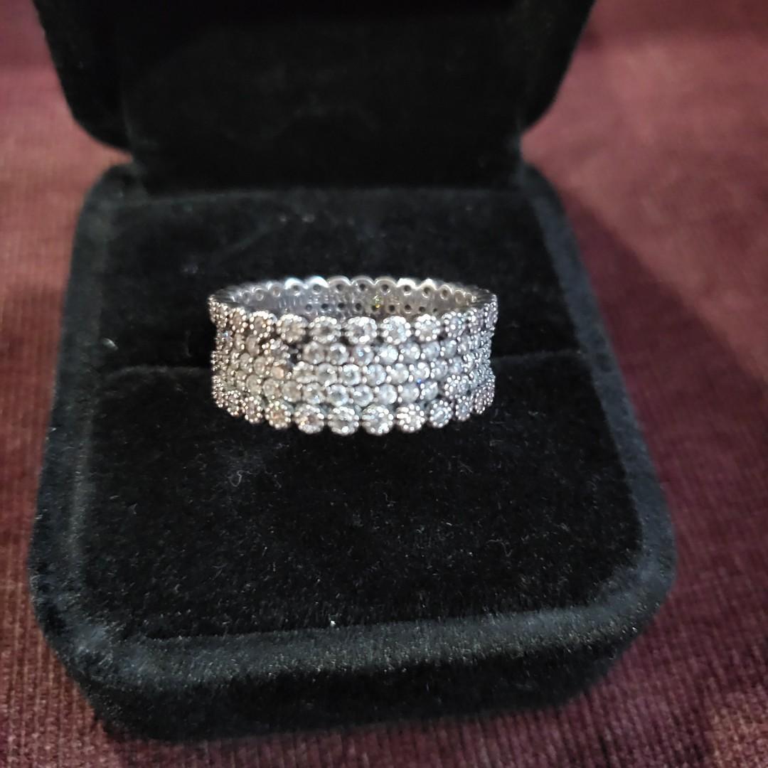 Lavish sparkle outlet ring pandora