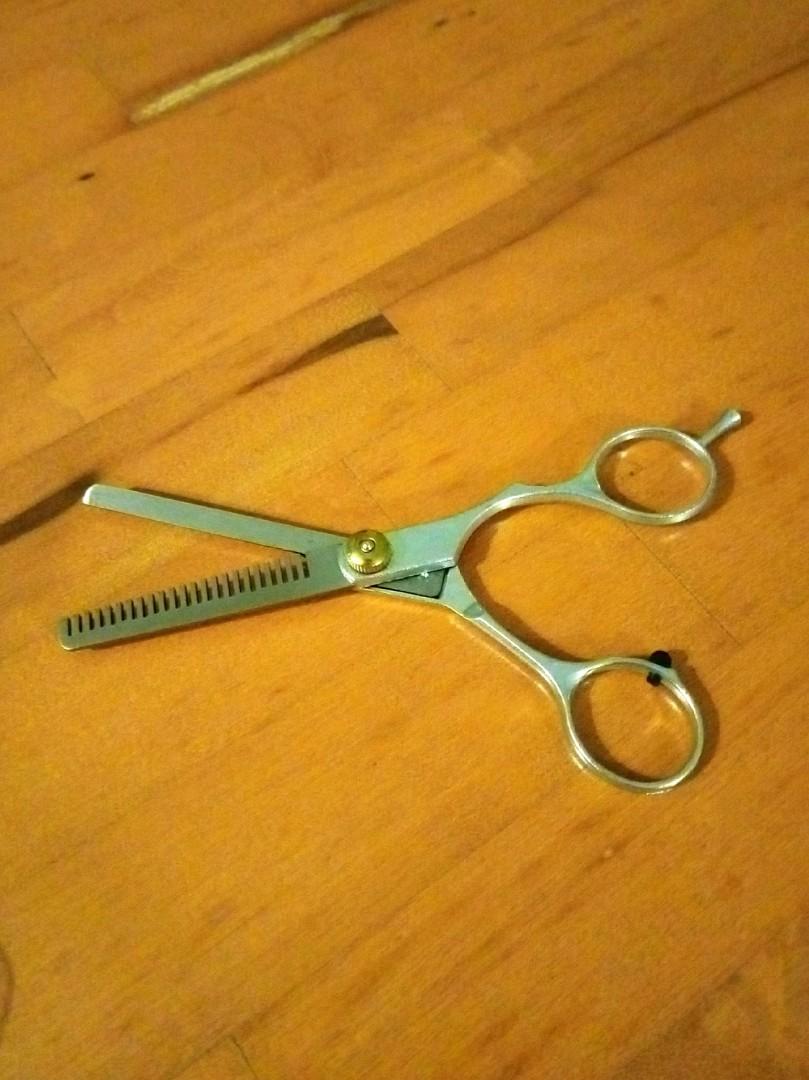 Hair trimming/thinning scissors, Beauty & Personal Care, Hair on Carousell