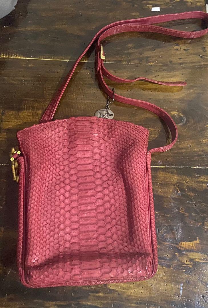 JRA cross body bag (Category: Luxury Bags & Wallets) located in Cavite. Submitted by bagmarley (Listing ID 1188322786, Image 1). Description: JRA cross body YKK zip.