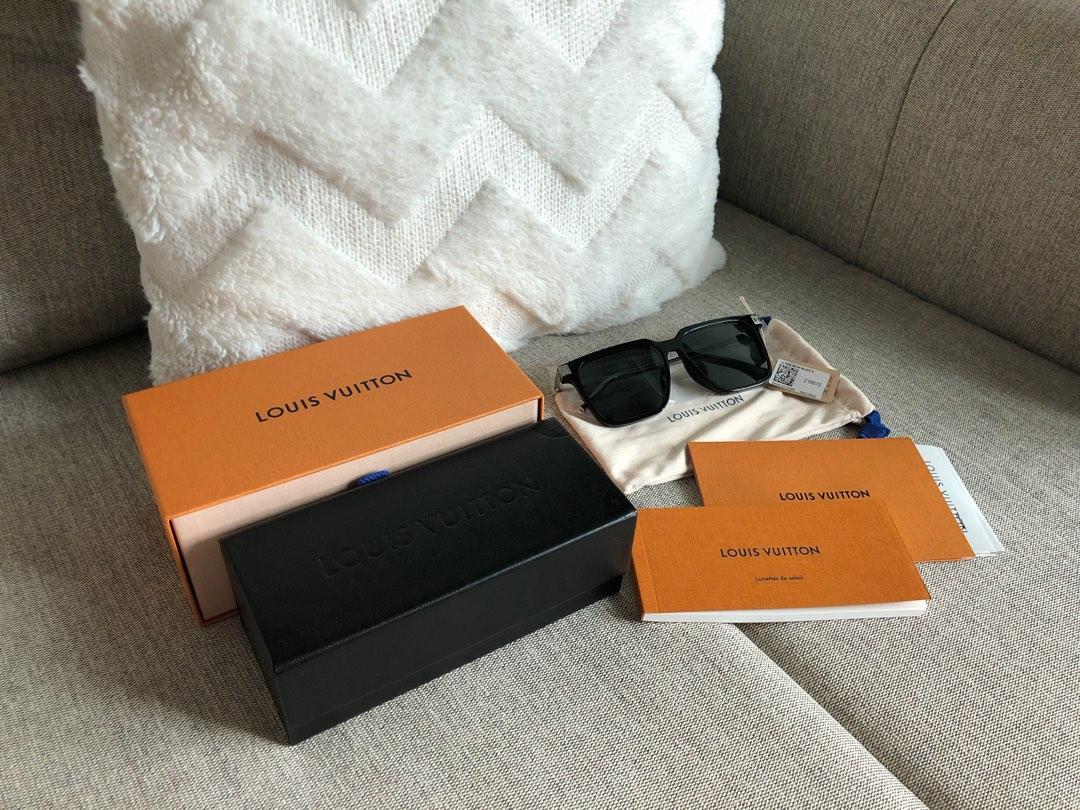 Louis Vuitton® LV Rise Square Sunglasses Black. Size E  Black sunglasses  square, Louis vuitton sunglasses, Sunglasses