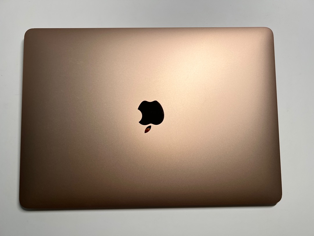 MacBook Air Rose Gold i3, 8GB RAM, 256GB with AppleCare+ until 4th
