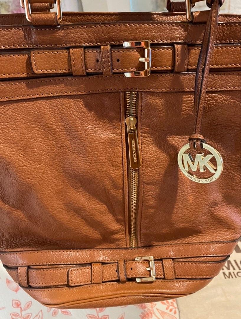 Michael Kors leather bag (Category: Shoulder Bags) located in Cainta. Submitted by chamaleon (Listing ID 1188240210, Image 2). Description: Never been used, shippedfrom the US.