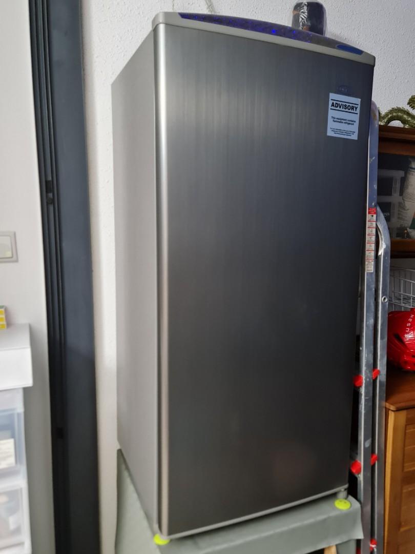 Mini bar fridge EuropAce Deluxe 200 Litres Upright Refrigerator ER3161T