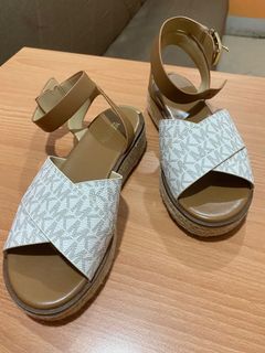 (Category: ) located in . Submitted by kitty1415 (Listing ID 1188300162, Image 1). Description: .