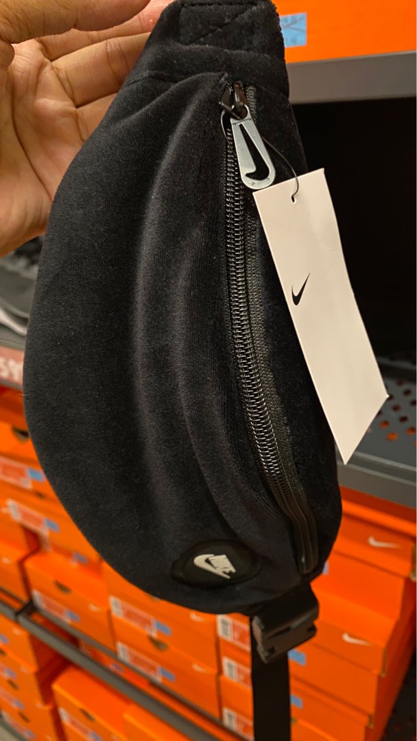 Nike Belt Bag ( black), Men's Fashion, Bags, Belt bags, Clutches and