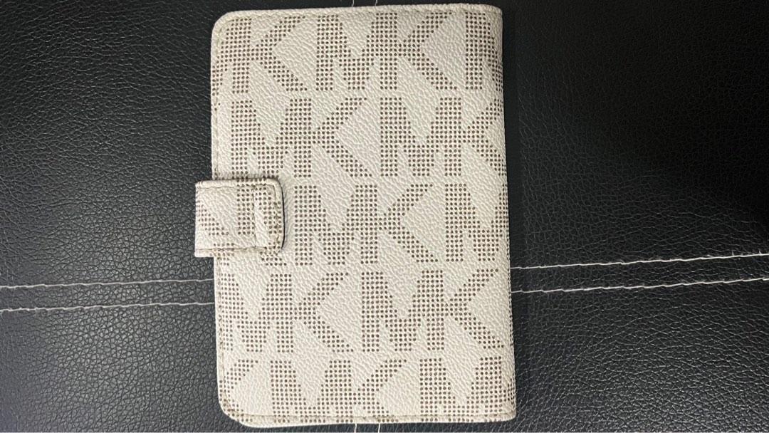 Original Michael Kors Passport Wallet, Women's Fashion, Bags & Wallets