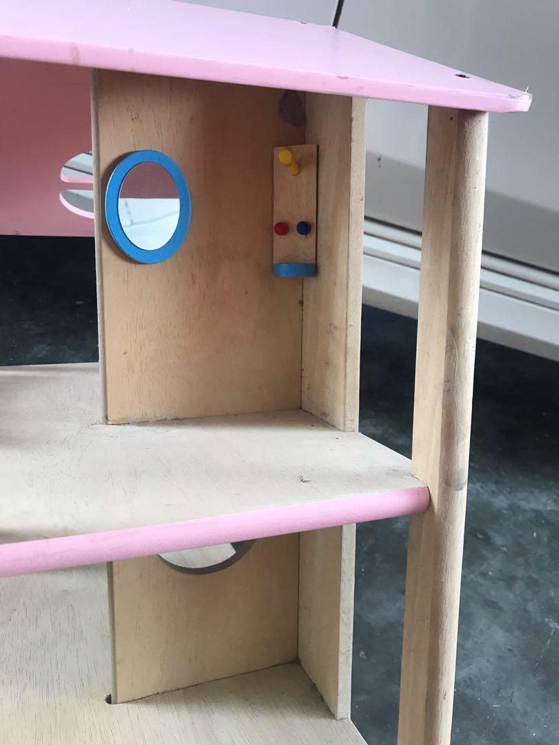 Pintoy wooden dolls house shop