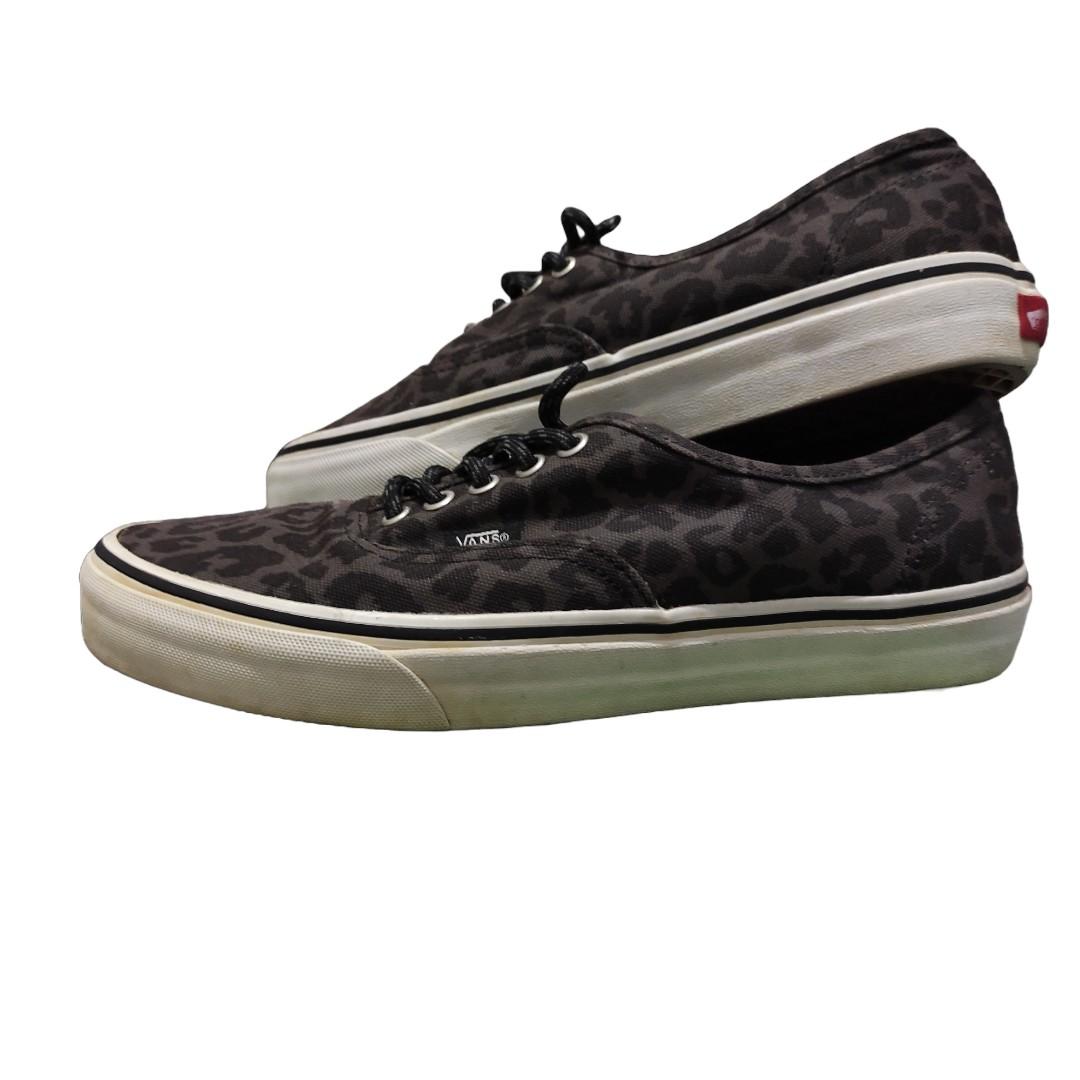 Sepatu vans online leopard hitam