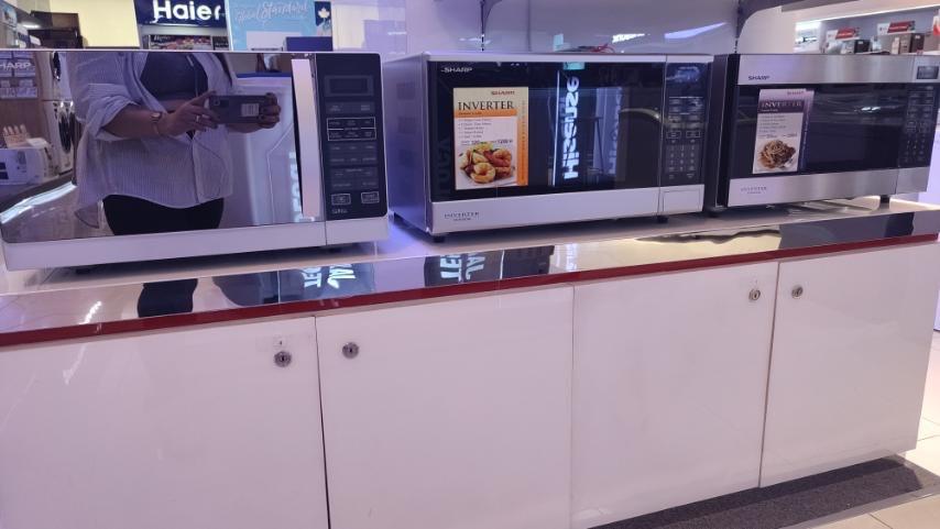 SHARP MICROWAVE OVEN (Category: Ovens & Toasters) located in Quezon City. Submitted by maryann5721 (Listing ID 1188337431, Image 1). Description: 👉 SHARP INVERTER MICROWAVE OVEN MODEL R380F(S)33L SRP 9,998 CASH 7,698 MODEL R390Y(ST) 33L SRP 10,998 CASH 8,698 MODEL R72A(S) NON INVERTER SRP 5,698 CASH 5,298 Brand new and sealed with warranty and receipt 7 days replacement 1 yr warranty on parts and service Pick up / Viewing in the store located in