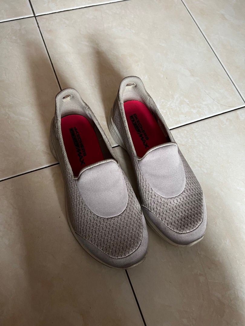 Skechers goga hot sale max ballet flats