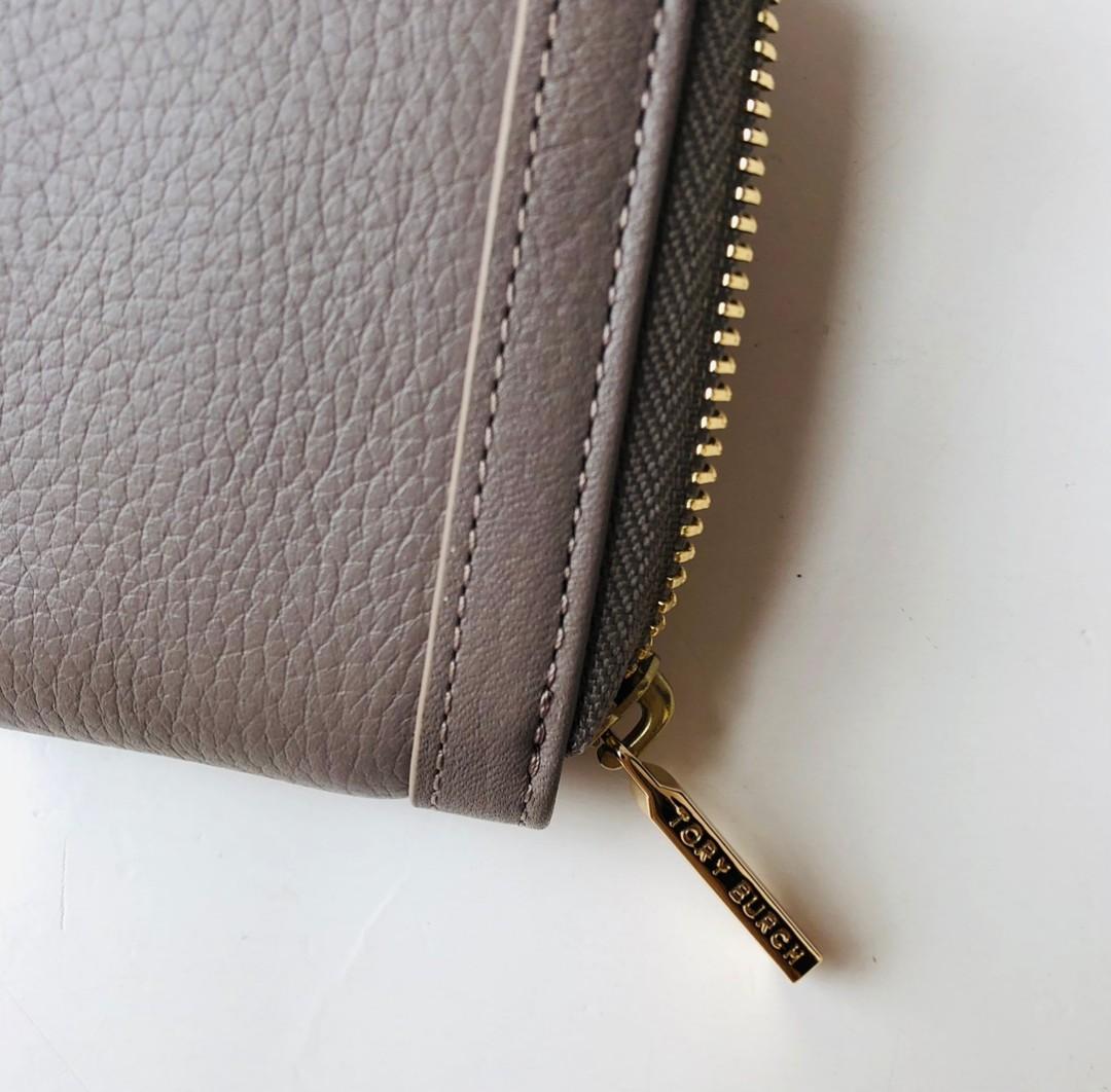 Tory Burch Amanda Grey Long Zip Wallet, Women's Fashion, Bags & Wallets,  Wallets & Card holders on Carousell
