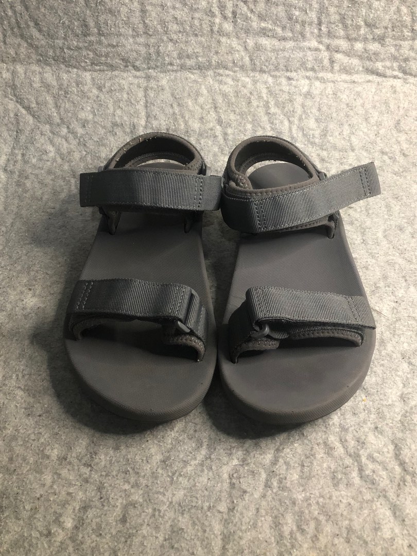Uniqlo u sandals top