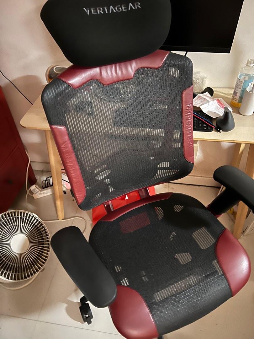 Vertagear headrest outlet