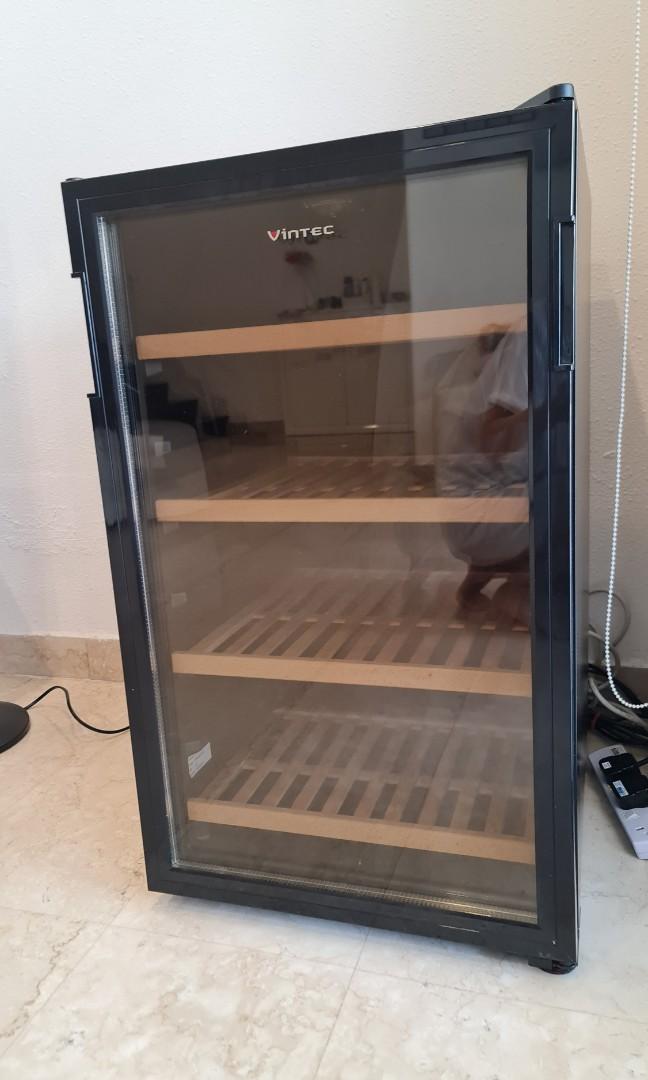 Vintec wine chiller (30 bottles), TV & Home Appliances, Kitchen