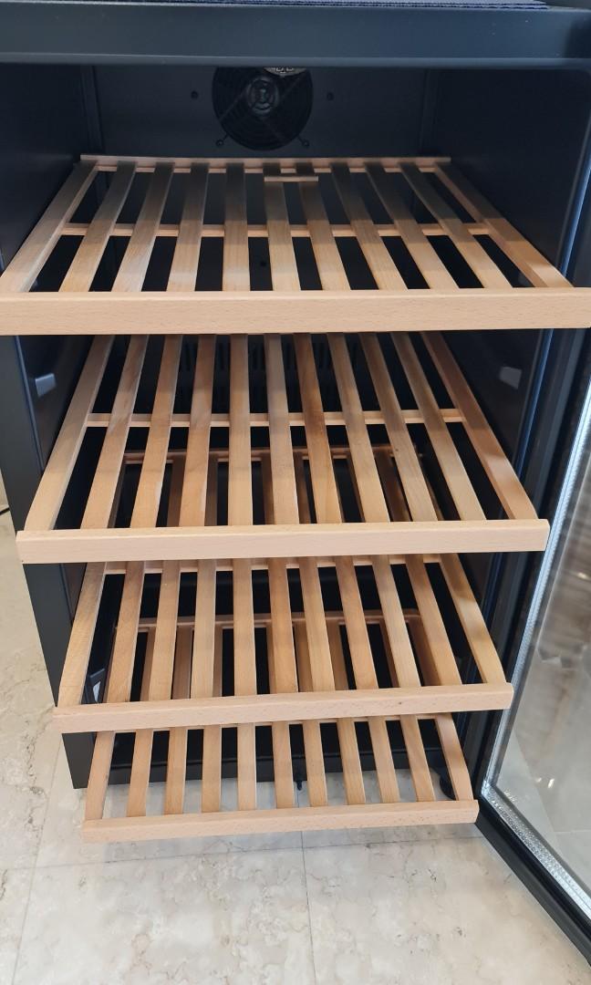 Vintec wine chiller (30 bottles), TV & Home Appliances, Kitchen