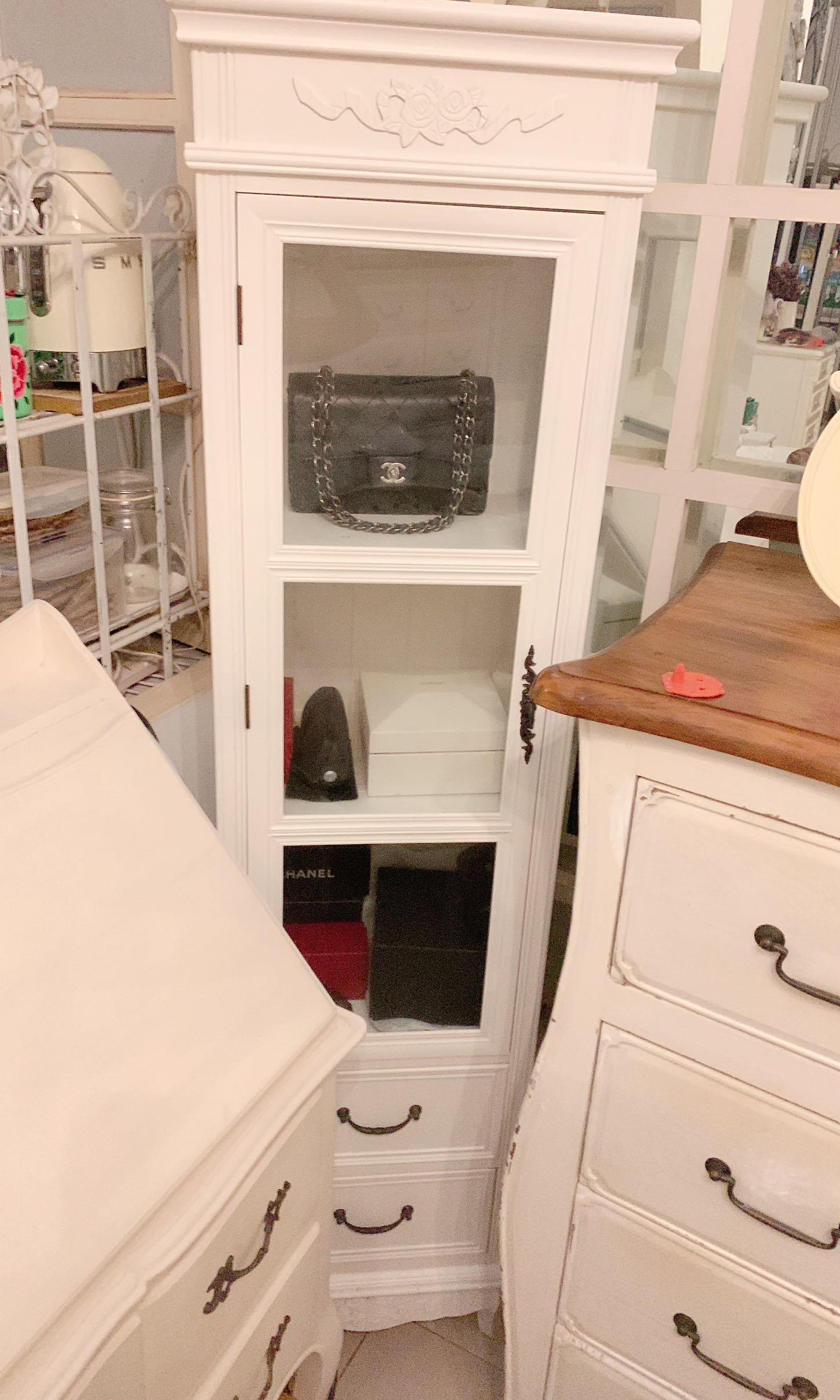 White Victorian display Furniture & Home Living, Furniture