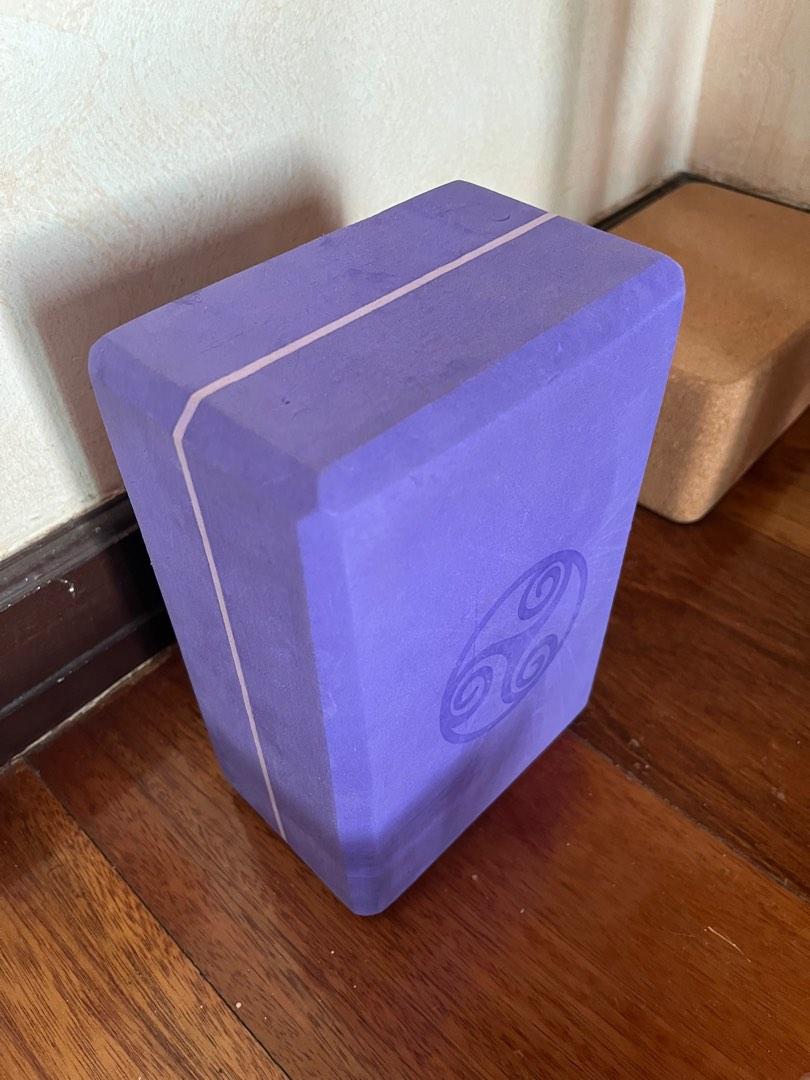 Yoga Block (Gaiam brand) (Category: Other Sports Equipment and Supplies) located in Cebu City. Submitted by nyongco (Listing ID 1188391572, Image 2). Description: bought new for 800php rfs: no longer using Gaiam Brand Great quality.
