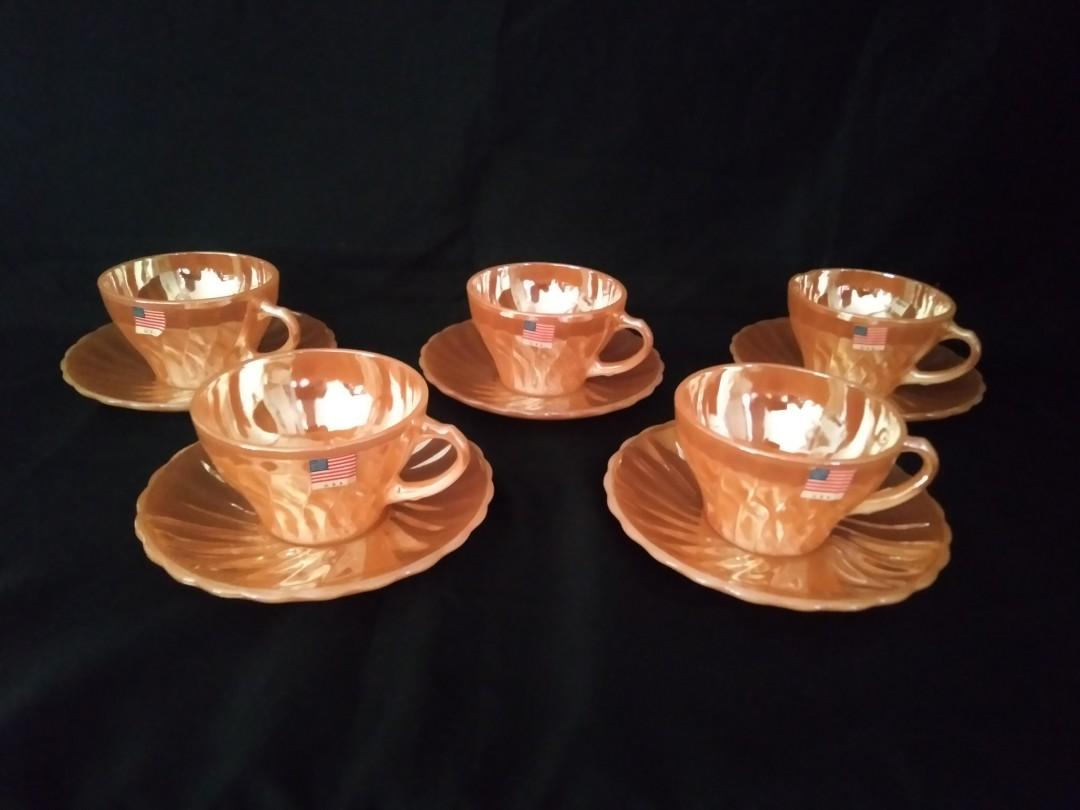 Ensemble de 2 tasses à café avec soucoupe, Fire King - Anchor Hocking, Peach, Iridescent, vintage - France